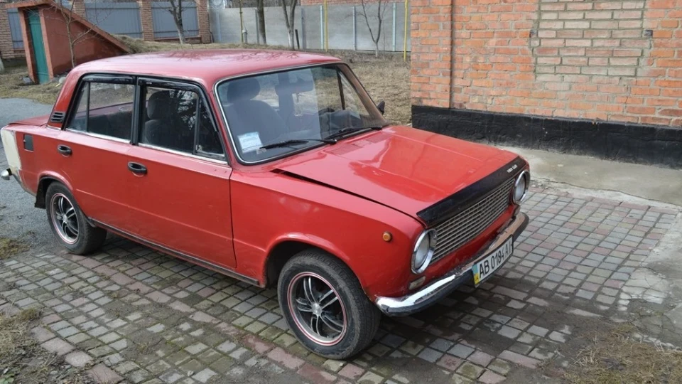 Lada 2101 Червоний дракоша 4