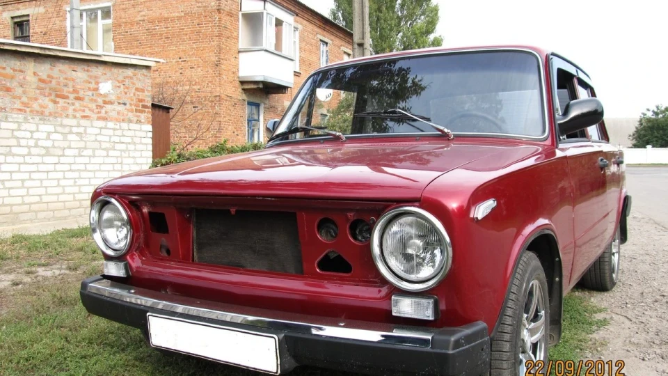 Lada 2101 $ червоний металік $