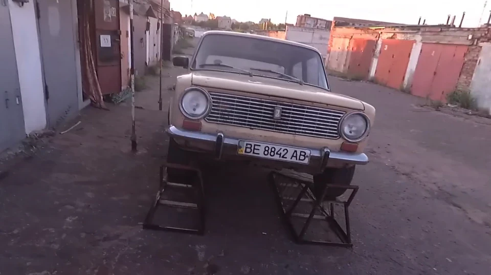 Lada 2101 Out of dust