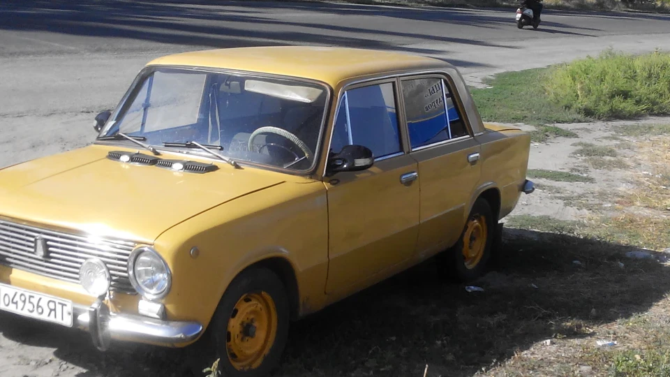Lada 2101 охро-золотистий 4