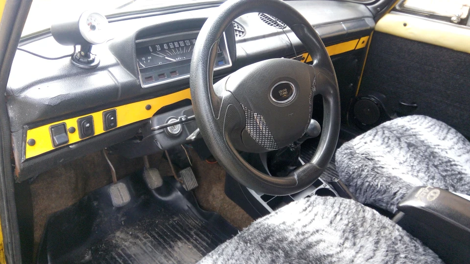 Lada 2101 Pikachu 4