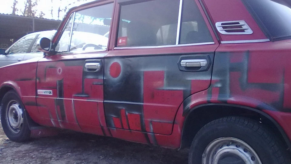 Lada 2101 різнокольоровий екземпляр 3