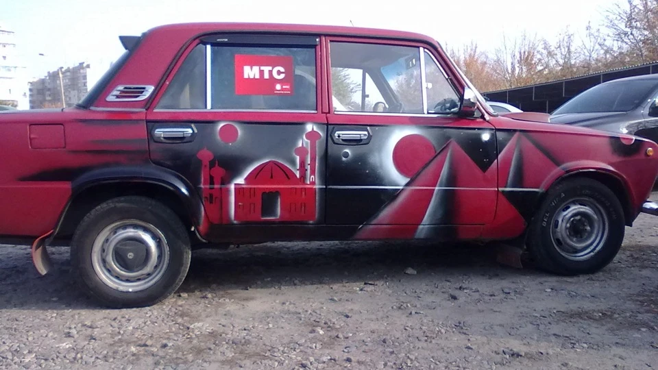 Lada 2101 різнокольоровий екземпляр 4