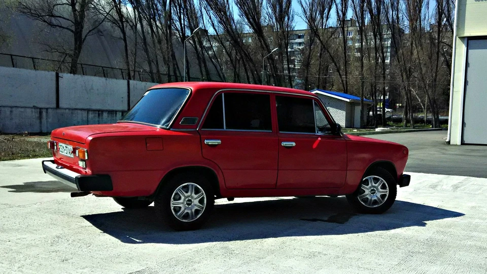 Lada 2101 Red Queen 3