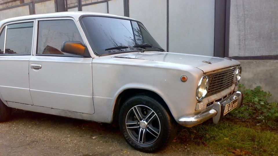 Lada 2101 сірий з ксираліками 2