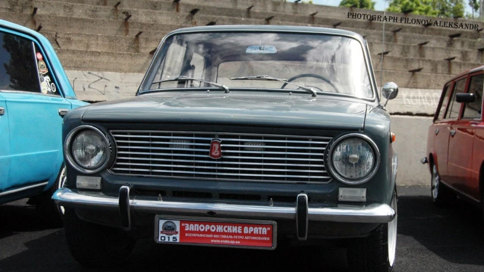 Lada 2101 Wet asphalt