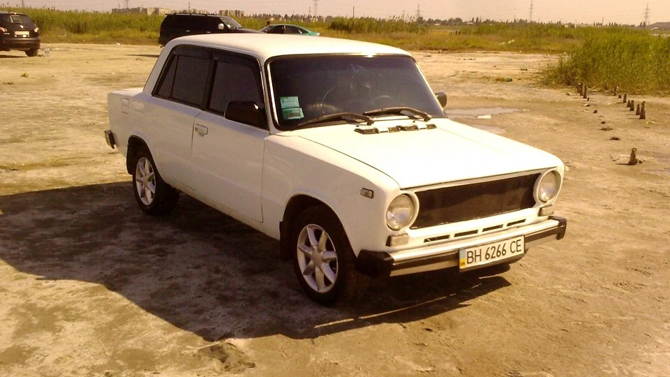 Lada 2101 White Iceberg 2