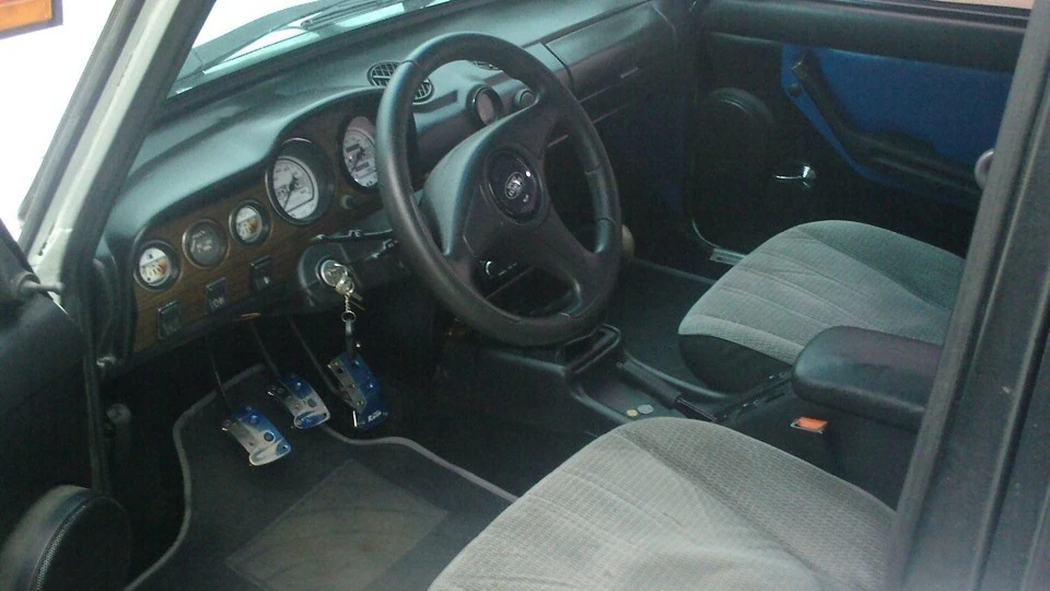 Lada 2101 White Iceberg 3