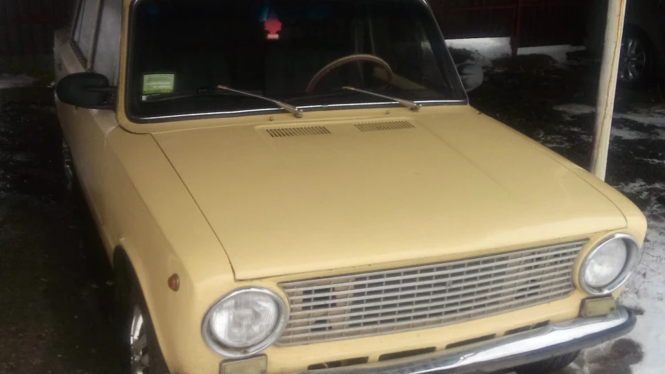 Lada 2101 ЖовтийVAZ21011Перша моя 4