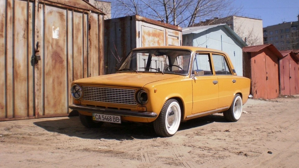Lada 2101 золота охра 3