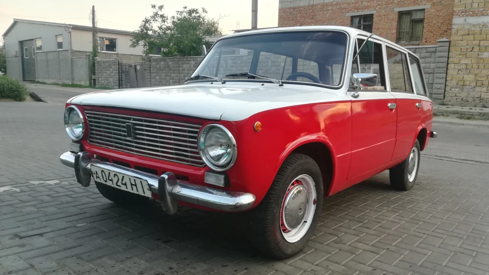 Lada 2102 6 років у гаражі на пенька