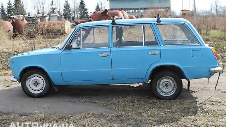 Lada 2102 Blue Wagon 3