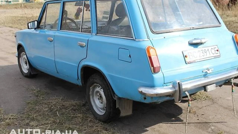 Lada 2102 Blue Wagon 4
