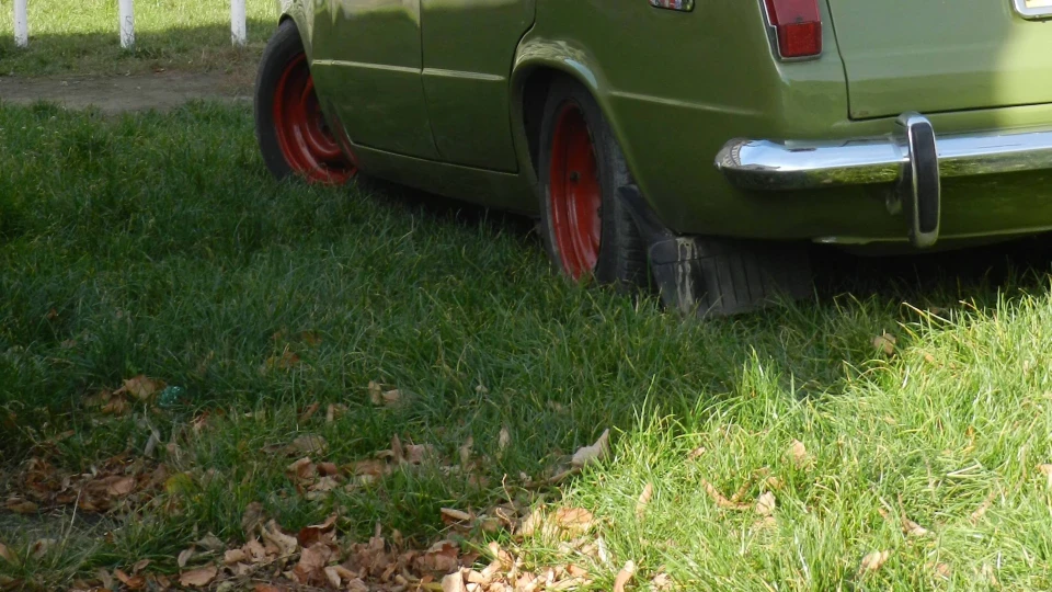 Lada 2102 low 3