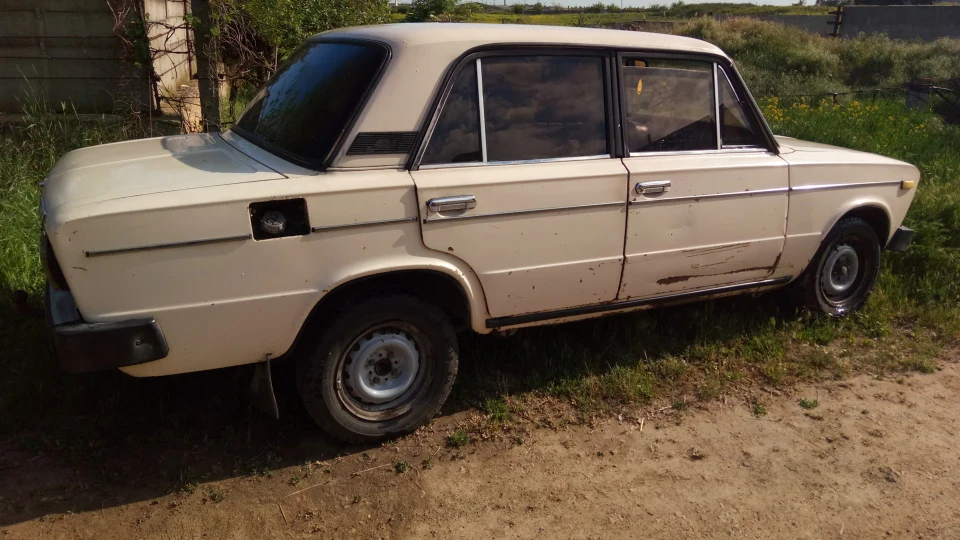 Lada 2103 4