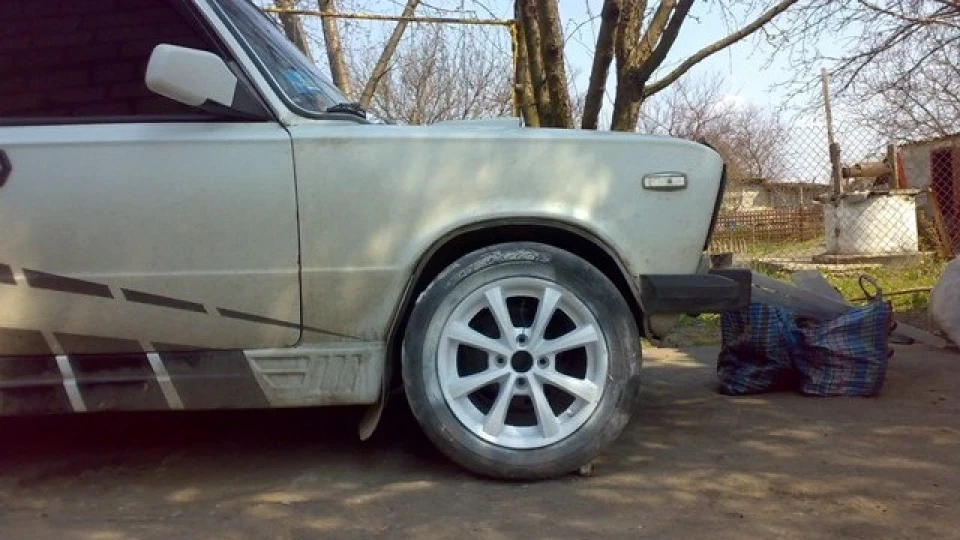 Lada 2103 4