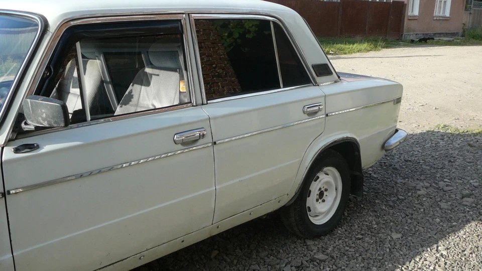 Lada 2103 3
