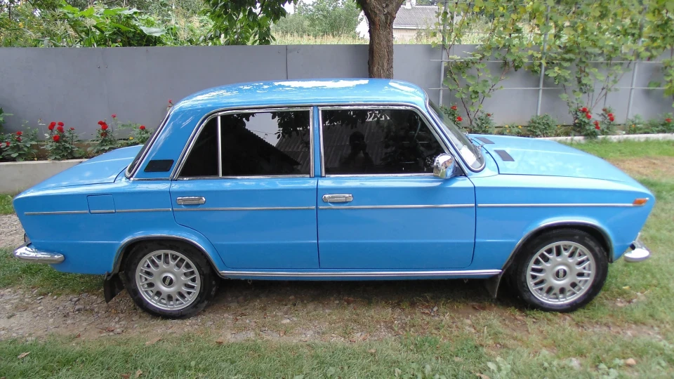 Lada 2103 4