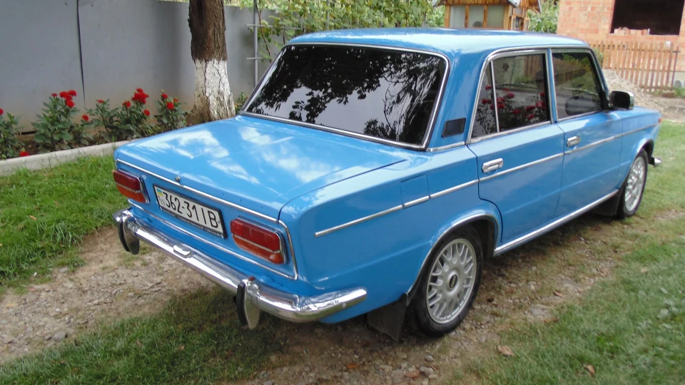 Lada 2103 5