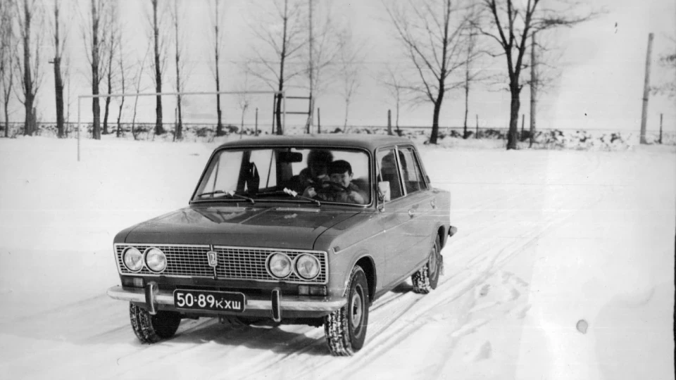 Lada 2103 4