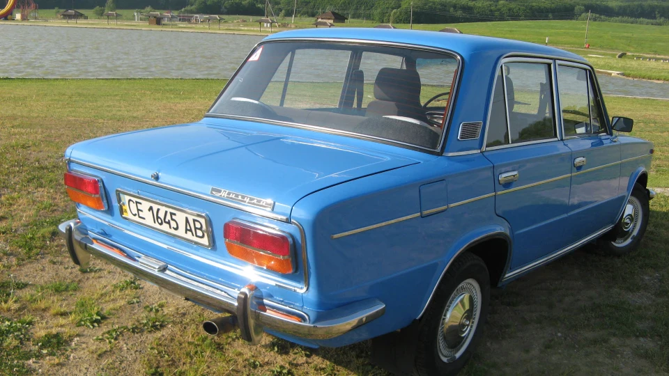 Lada 2103 4