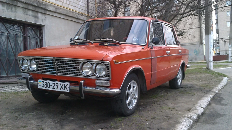 Lada 2103 4