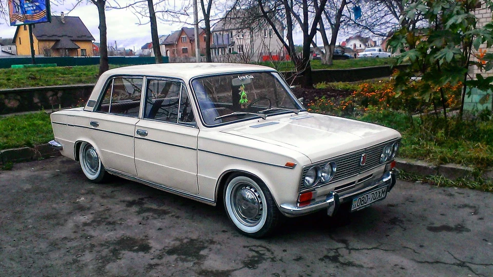 Lada 2103 4