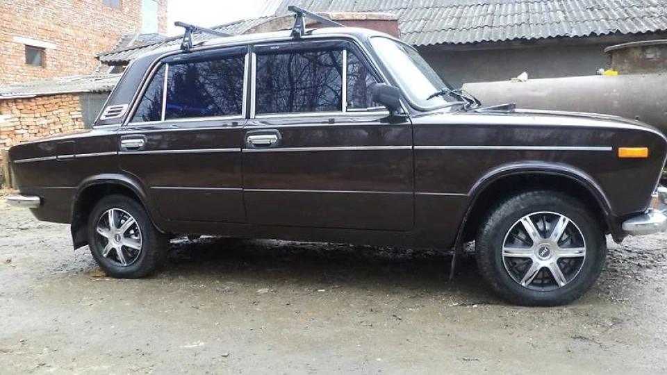 Lada 2103 4