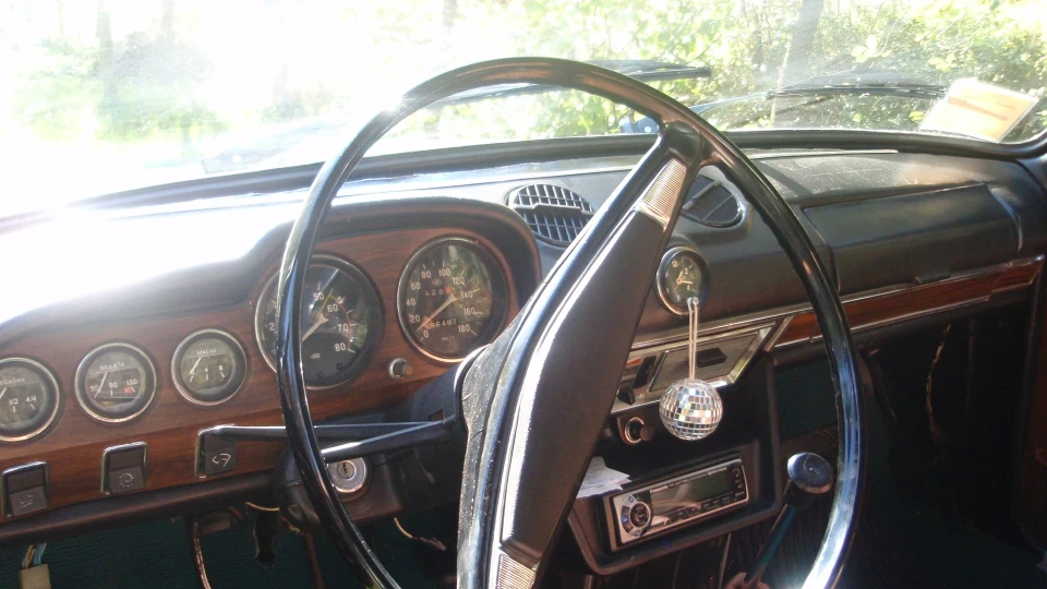 Lada 2103 4