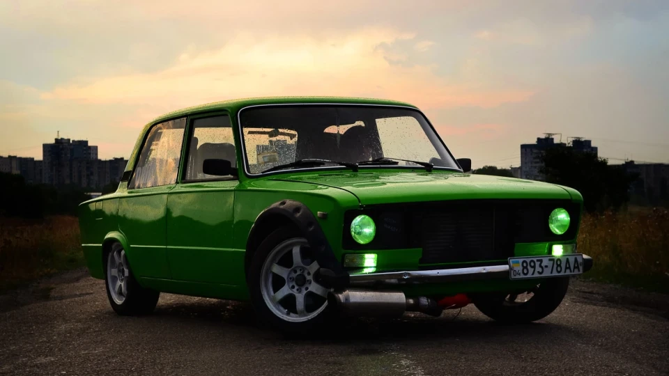 Lada 2103 4