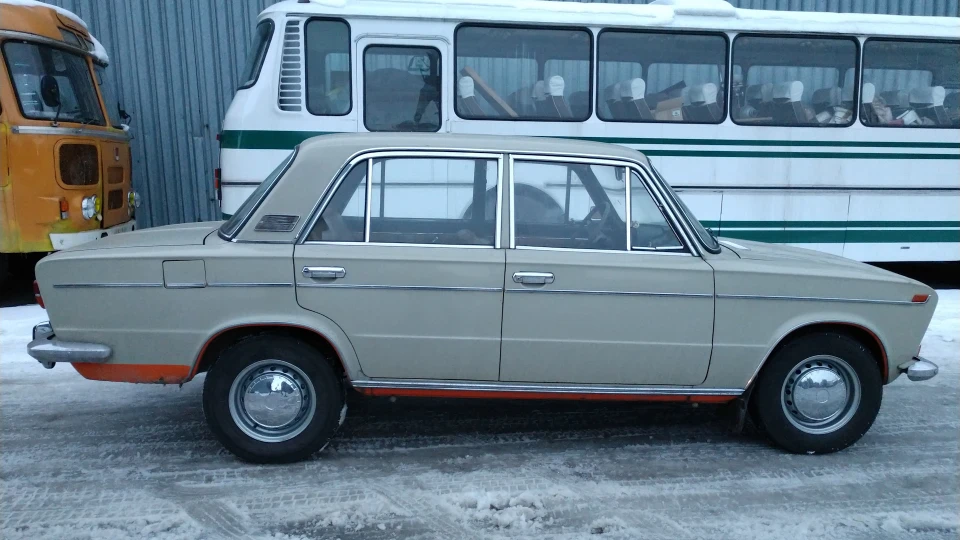 Lada 2103 2
