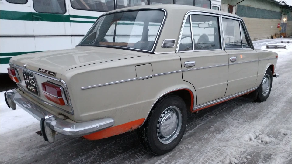Lada 2103 3