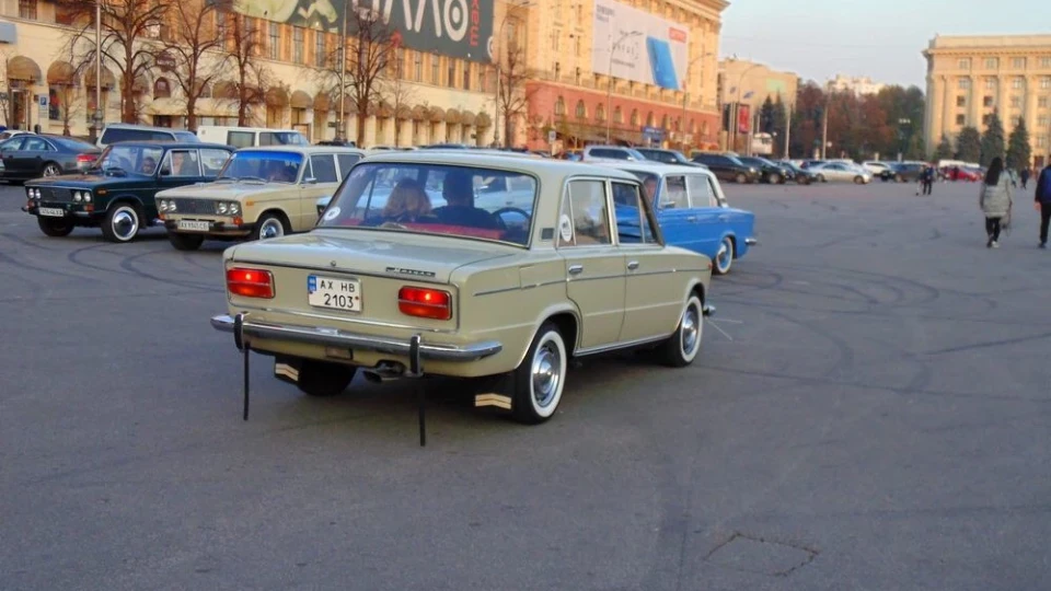 Lada 2103 3