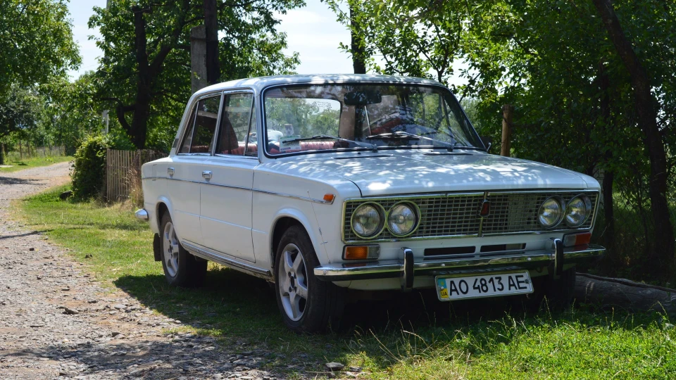 Lada 2103 4