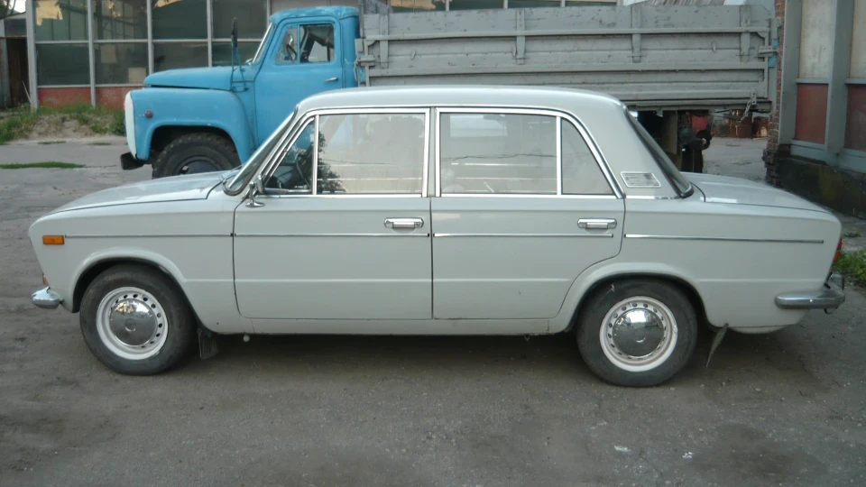 Lada 2103 2