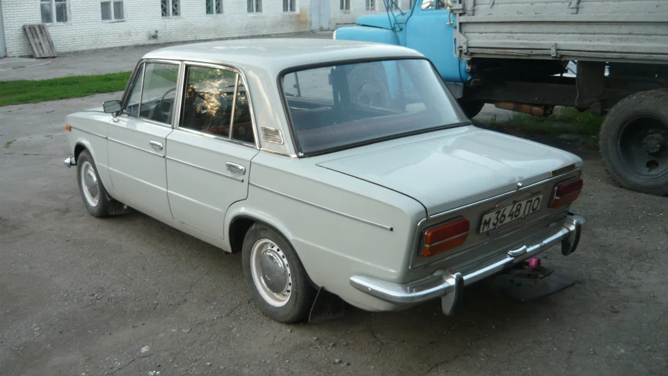 Lada 2103 3