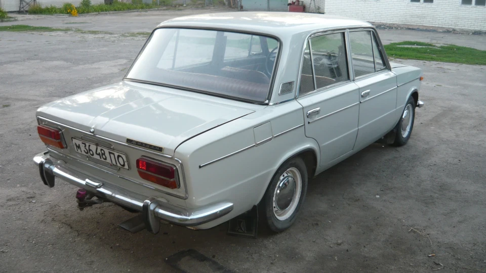 Lada 2103 5