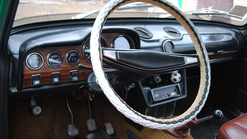 Lada 2103 4