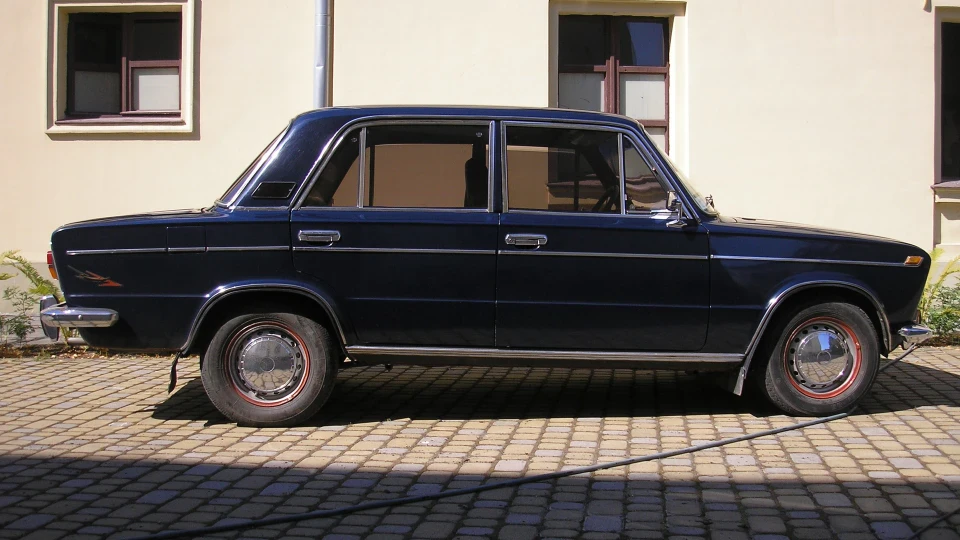 Lada 2103 4