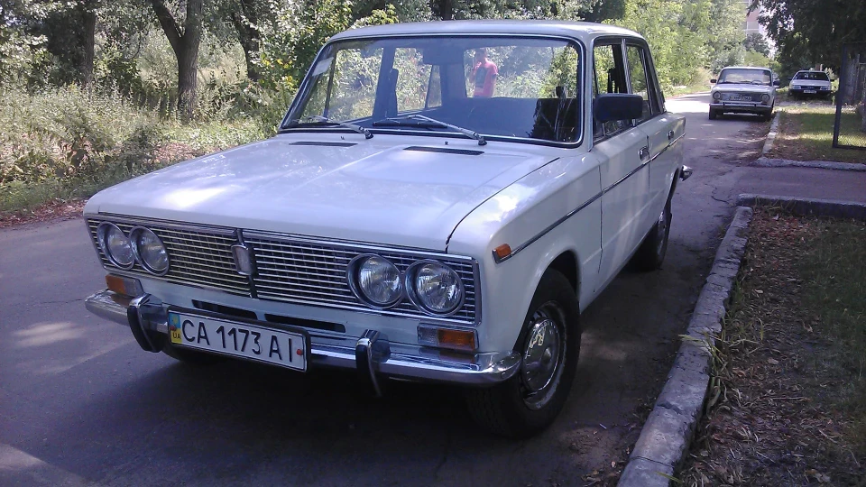 Lada 2103 4