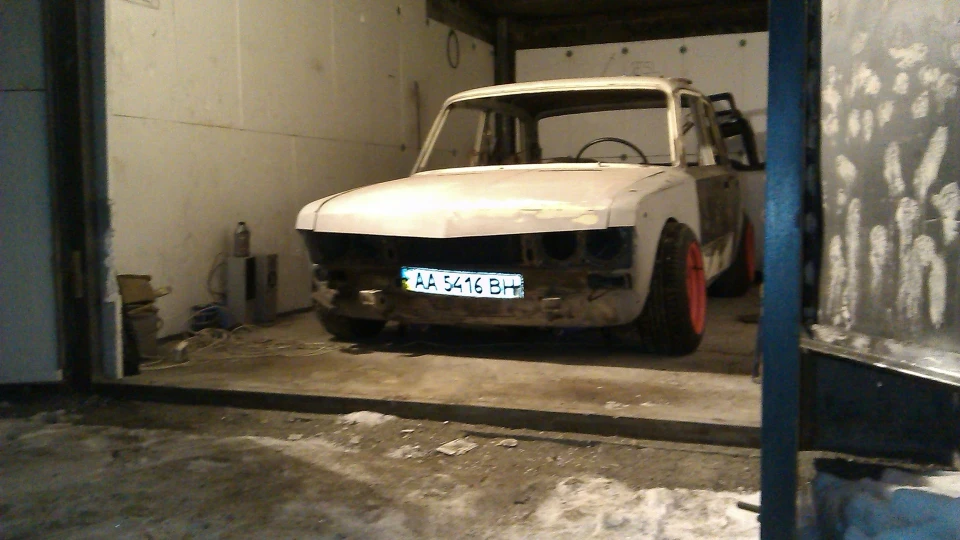 2570 3
