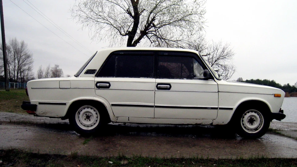 Lada 2103 біла та пухнаста