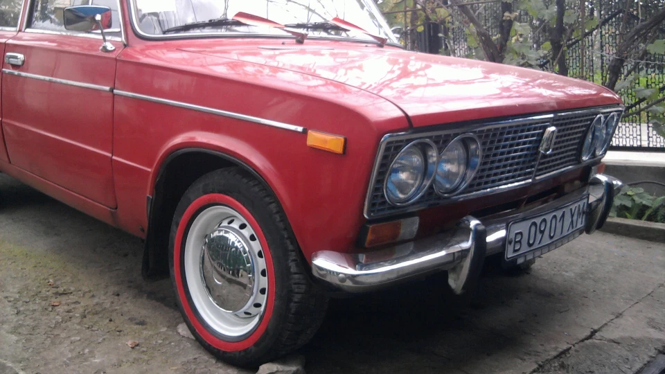 Lada 2103 Lada in red 3