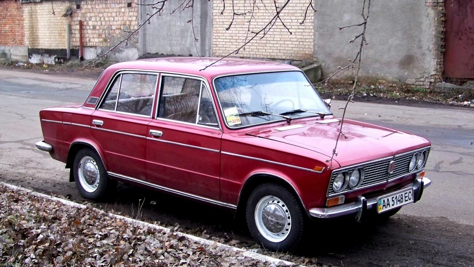 Lada 2103 Lampone 4