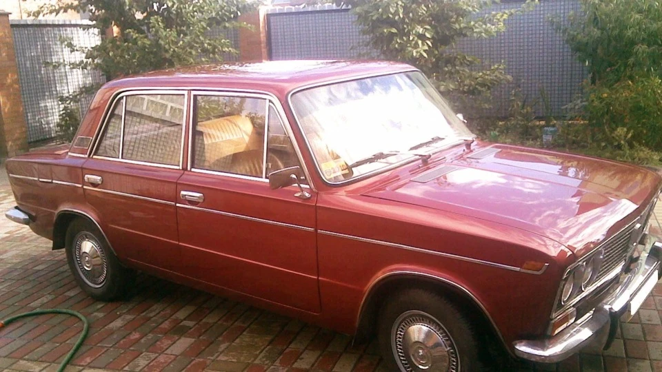 Lada 2103 Lampone 5