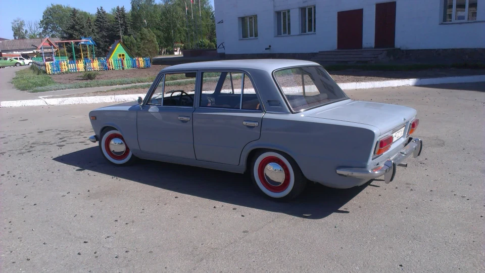 Lada 2103 Silver 5