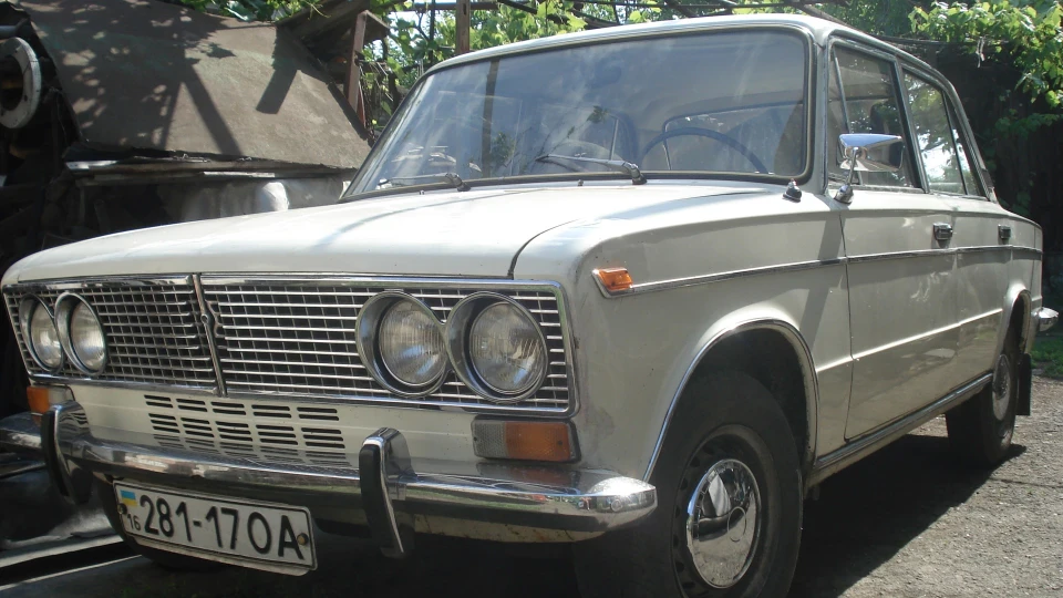 Lada 2103 слонова кістка 3