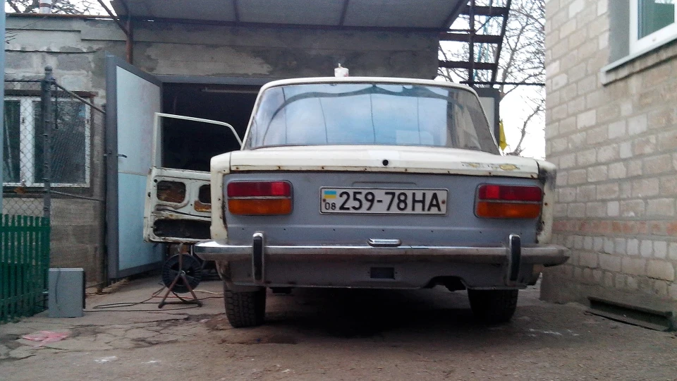 Lada 2103 Снігово біла 4