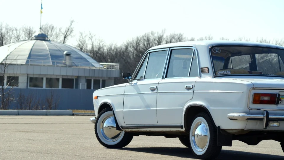 Lada 2103 _white lotus_ 3