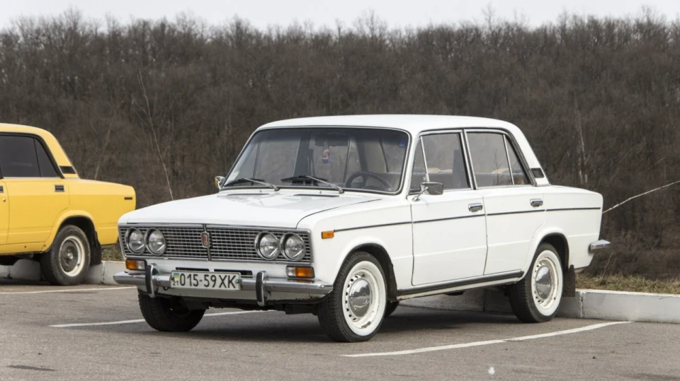 Lada 2103 _white lotus_ 4